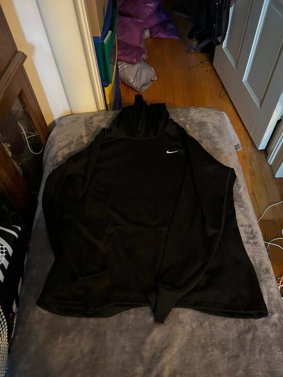 Nike bundle , hoodie size large , capris and pants size medium - Picture 2 of 7